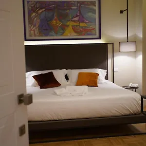 palazzo-bibbi-rooms-to-live.taorminaitalyhotels.com/